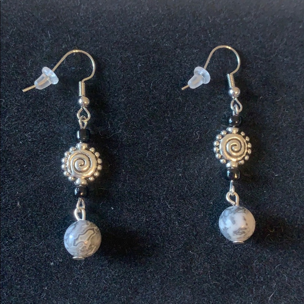 20177 ⭐️Silver leaf agate earrings⭐️